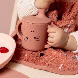Tasse d'apprentissage en silicone Mrs Cat - TRIXIE – Image 4