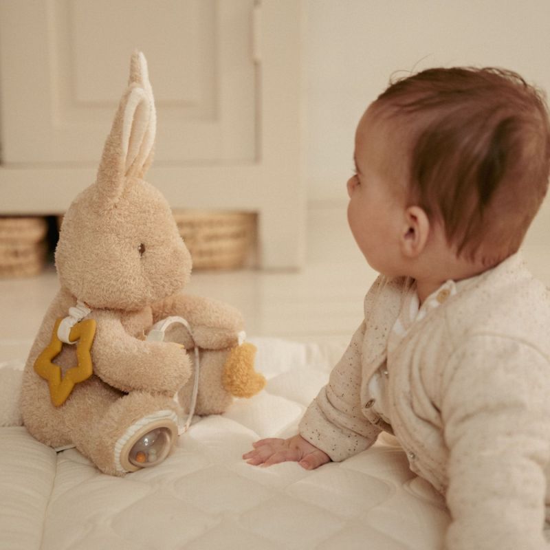 Peluche d'activités Lapin Newborn - LITTLE DUTCH – Image 7