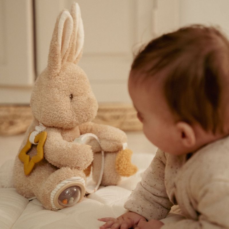 Peluche d'activités Lapin Newborn - LITTLE DUTCH – Image 6