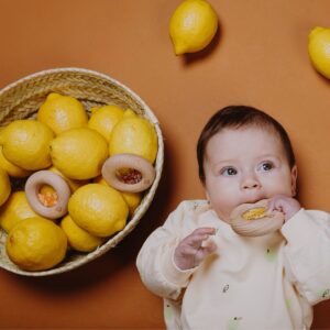 Hochet sensoriel Sensory Donut citrons - PETIT BOUM